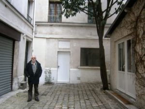 Retour dans la cour du 48 rue Basfroi où Reuben et les siens furent raflés le 5 novembre 1942
